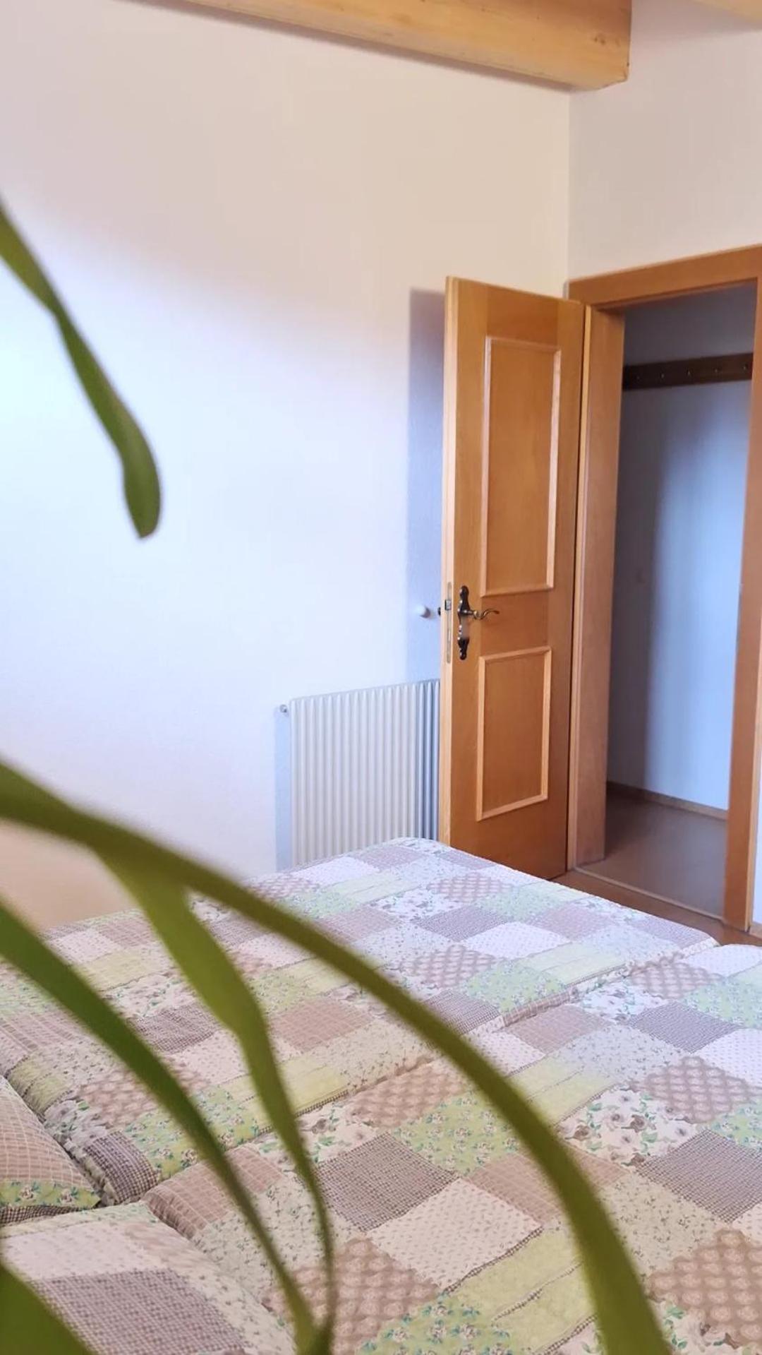 Amelie -2- Mit Wallbox Fuer Ihr E-auto Und Garage Fuer 2 Motorraeder Apartment